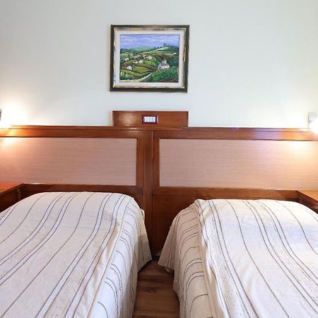 B & B Casa Rustica Dva Baladura Rooms Kanfanar Bagian luar foto